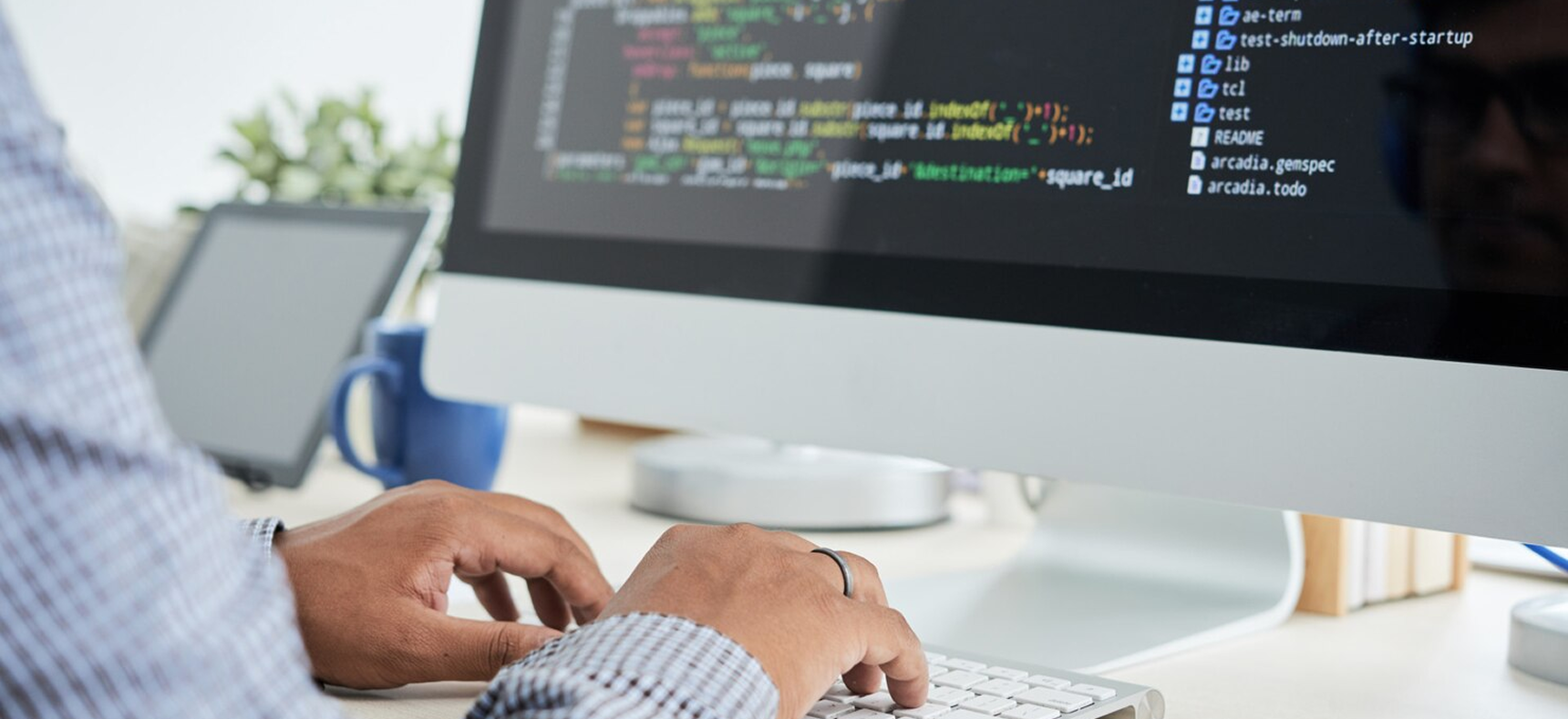 Software development partner selection guide showing checklist with criteria like technical expertise, communication, quality assurance, and support
